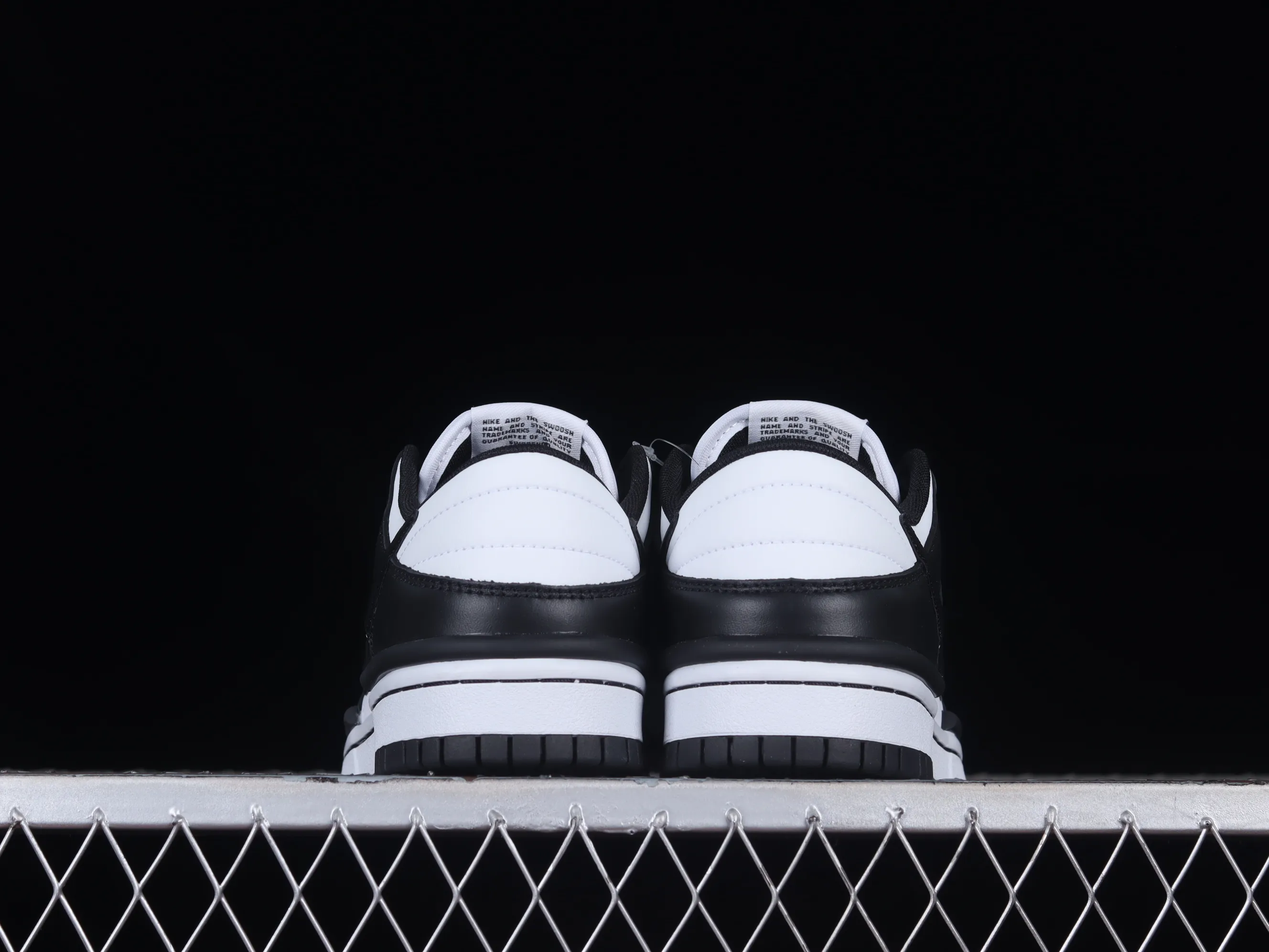 All Categories Nk SB Dunk Series Nk SB Dunk Low Low-top sneakers Nk Dunk Low "Twist Panda" Mutated Panda SB low-top sports and leisure sneakers DZ2794-001